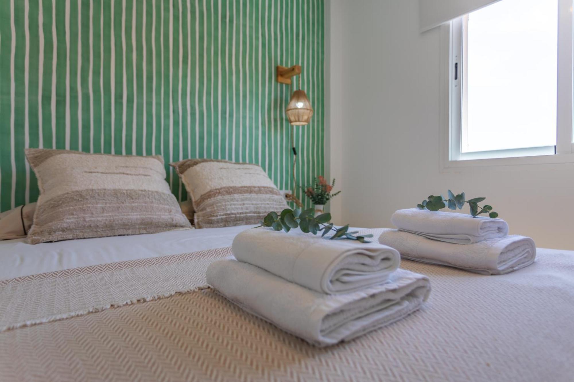 1st Line Beach, Pool, Terrace & Fibre Wifi * Tarifa