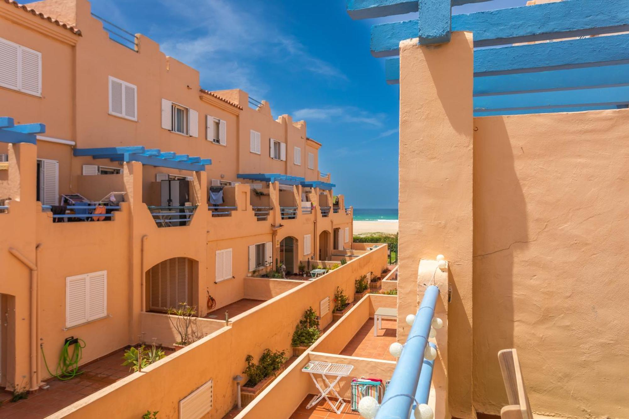 1st Line Beach, Pool, Terrace & Fibre Wifi * Tarifa