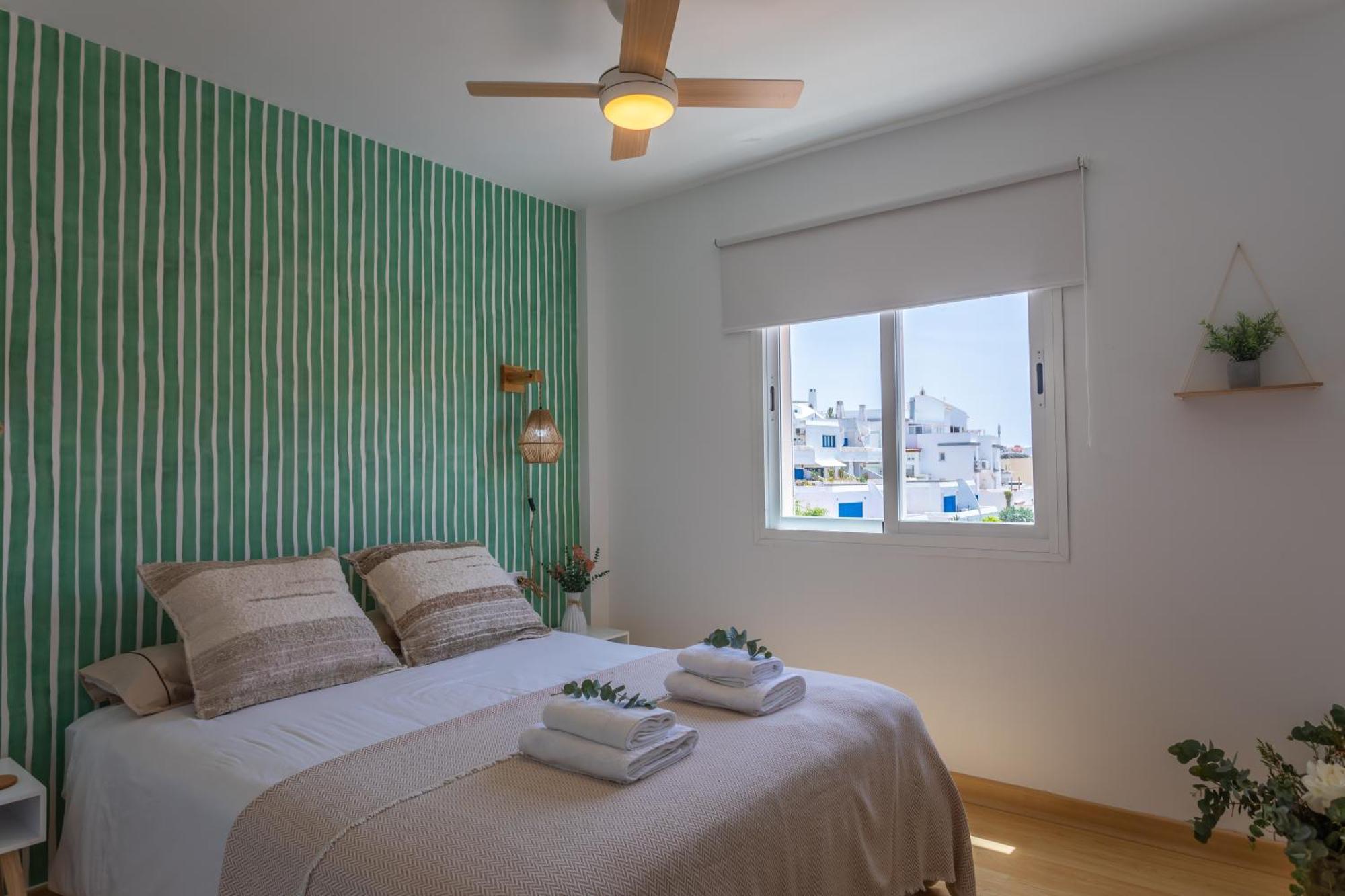 1st Line Beach, Pool, Terrace & Fibre Wifi Apartment Tarifa